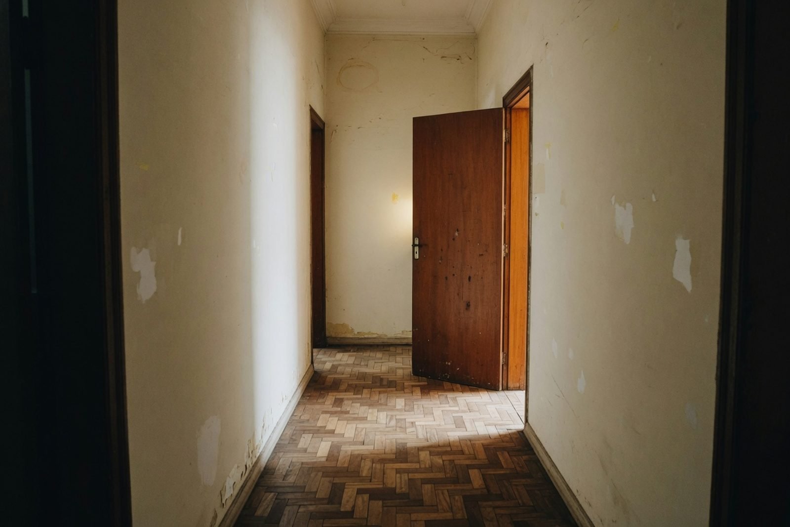 Corredor do consultório de psicologia no Centro de Lavras