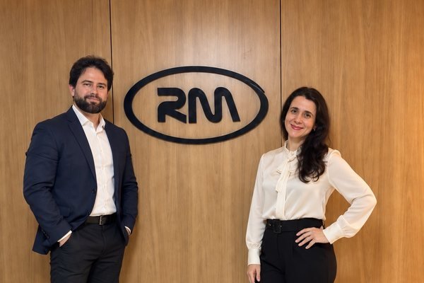 Rodrigo Oliveira e Milene Duarte, psicólogos da RM Psicologia